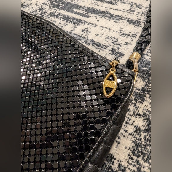 Vintage '80s Evening Purse! Made In Hong Kong- Black and Gold - Picture 4 of 8